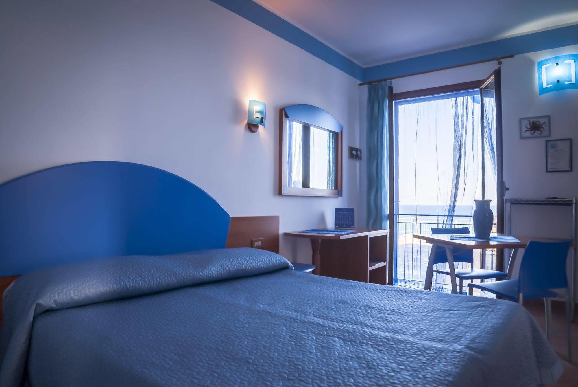 Sogni Nel Blu Aparthotel Isola di Ustica Екстериор снимка