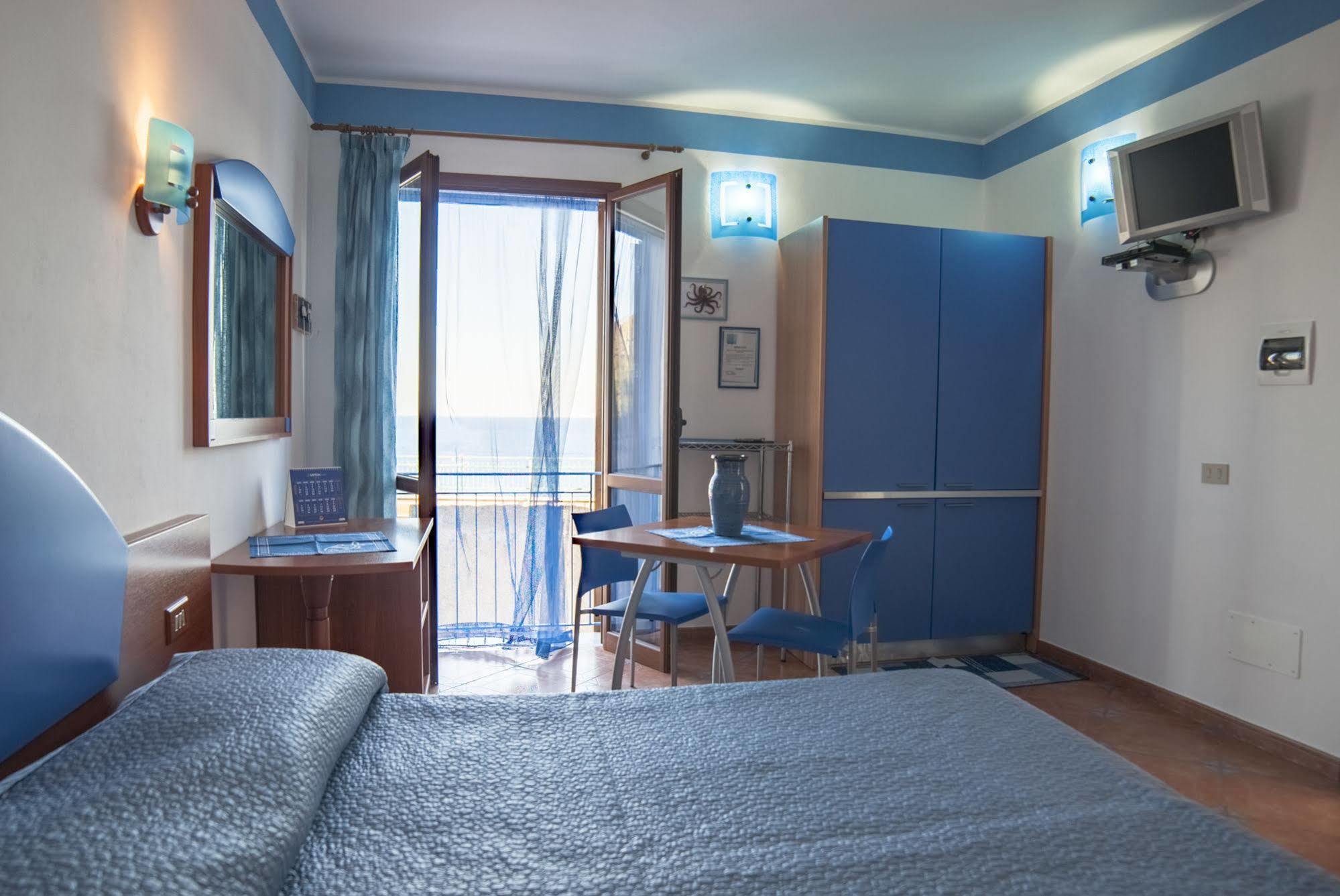 Sogni Nel Blu Aparthotel Isola di Ustica Екстериор снимка